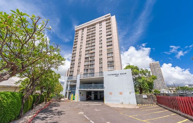 Views of Waikiki - 2 Bed/1 Bath Located in the Plumeria Hale (Kapiolani) Available NOW! (Price Reduction)