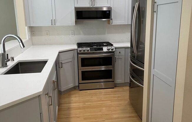 Fantastic Condo in the Heart of Downtown Bellevue with A/C and Assigned Garage Parking