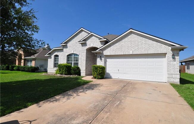 Beautiful home walking distance to Hutto High School