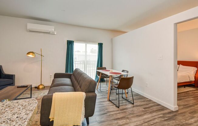 1 bed, 1 bath, 633 sqft, $995, Unit 217