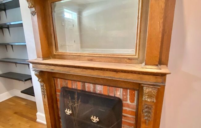 Chic Shaw Townhouse 2bd/2.5 bath with Decorative Fireplace and Private Patio