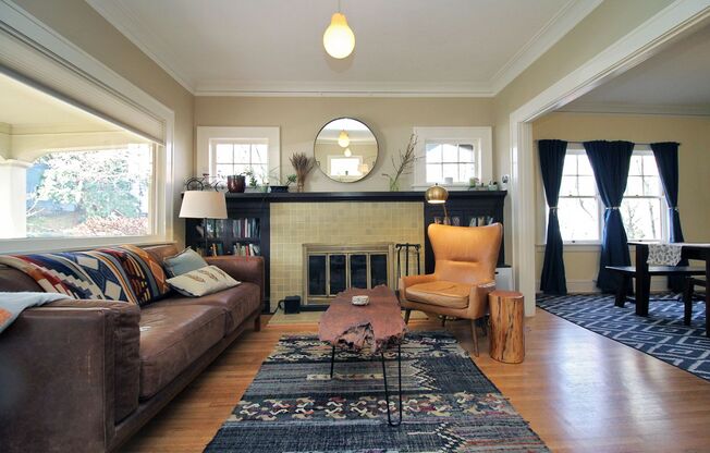 Adorable Classic 20's Bungalow in Desirable Buckman Neighborhood!