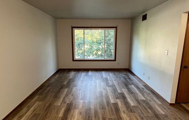 2 beds, 1 bath, 750 sqft, $895