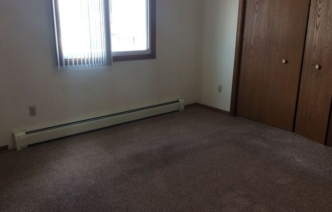 3 beds, 1 bath, 1,220 sqft, $995, Unit 115