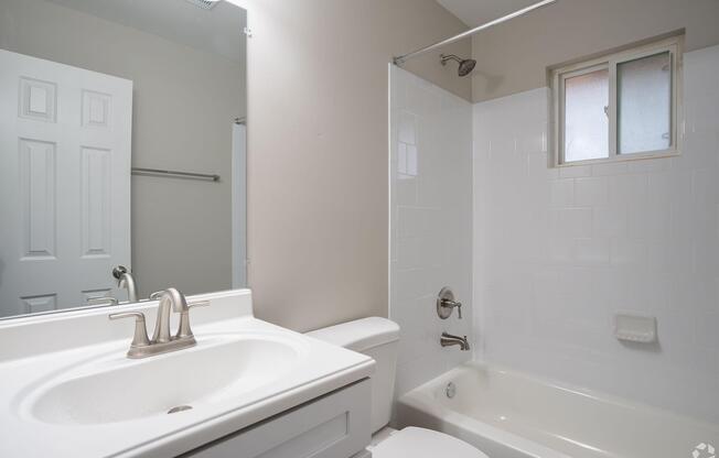 1 bed, 1 bath, 775 sqft, $1,050