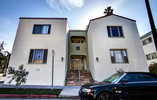 1534 Winona Blvd.