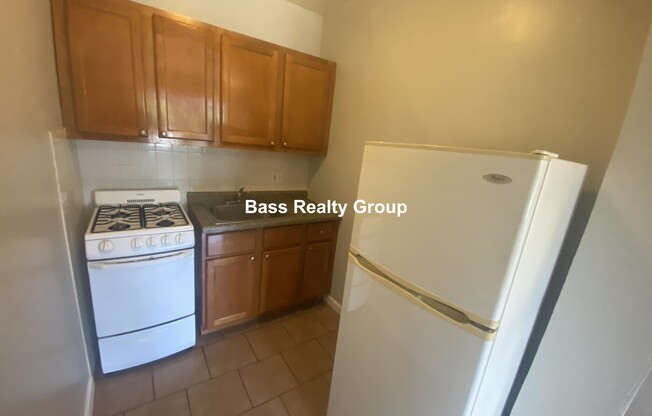 1722 W ESTES