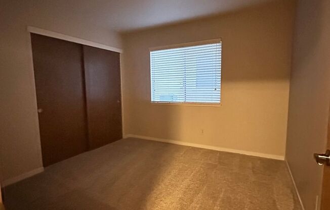 2 beds, 1 bath, $1,675, Unit 10