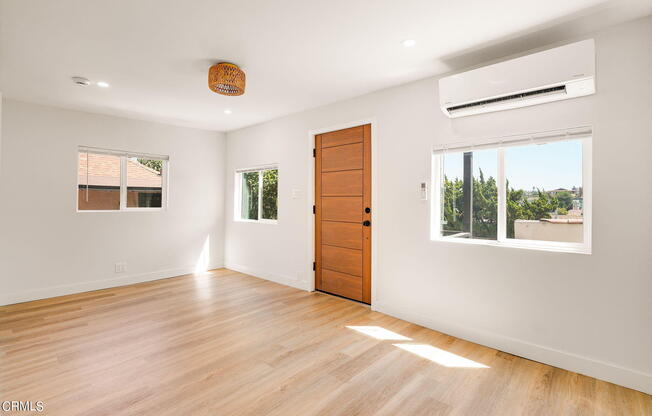 2138 1/2 SANTA YNEZ ST