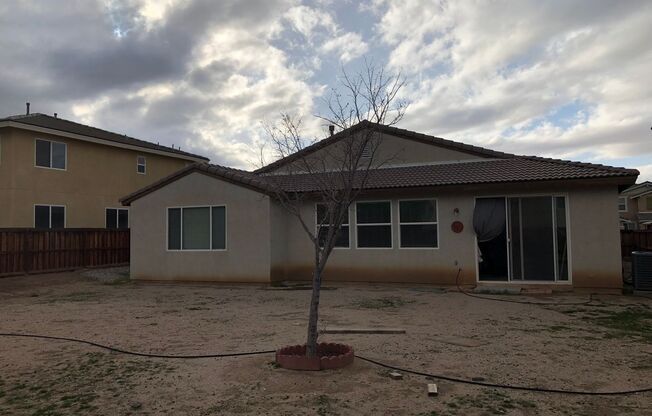 3 beds, 2 baths, $2,600