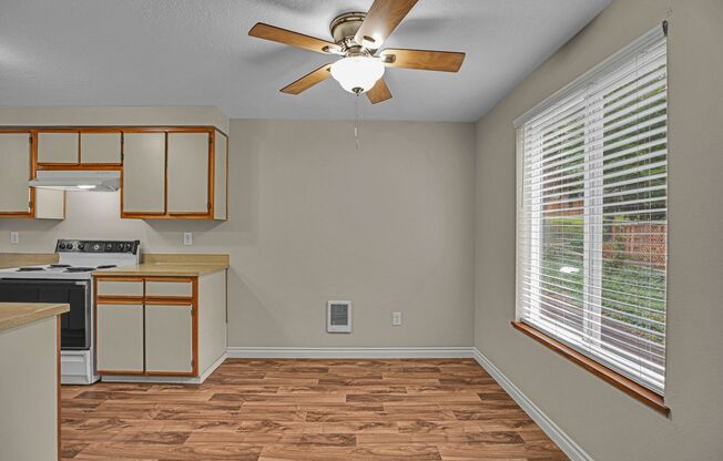 2 beds, 2 baths, 950 sqft, $1,395, Unit 340-23