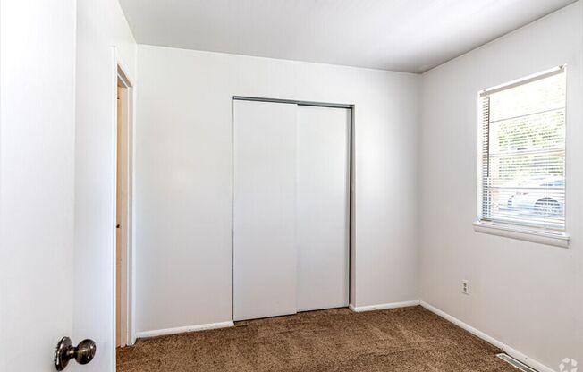 Studio, 1 bath, $795, Unit 13