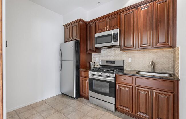 10141 Grandview Dr. #A-2 | Studio | 1 bath