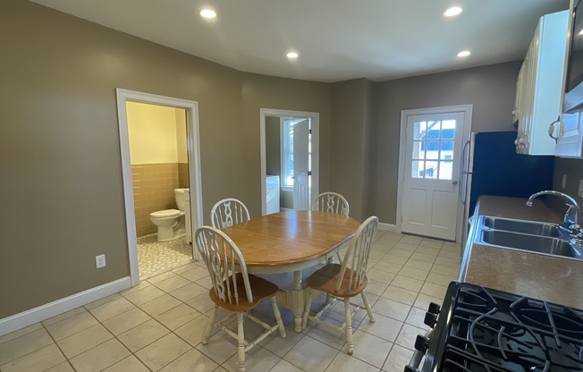 1 bed, 1 bath, 1,000 sqft, $2,350, Unit 1