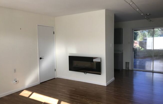 2 beds, 1 bath, $2,600