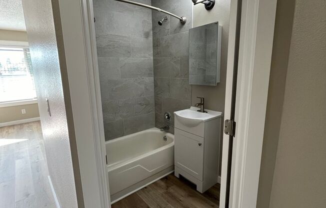 1 bed, 1 bath, 415 sqft, $1,395, Unit 19