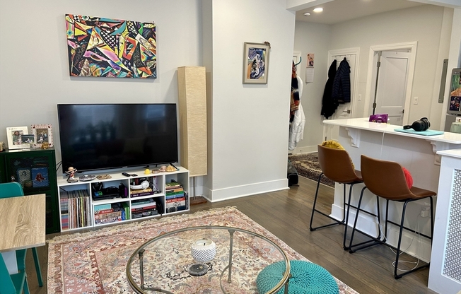 1 bed, 1 bath, 800 sqft, $3,100, Unit 8