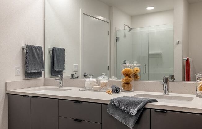 2 Bedroom Bathroom - Coen & Columbia