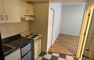 Studio, 1 bath, 320 sqft, $750, Unit 215