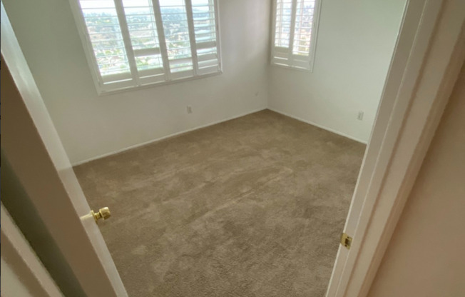 4 beds, 2.5 baths, $4,950