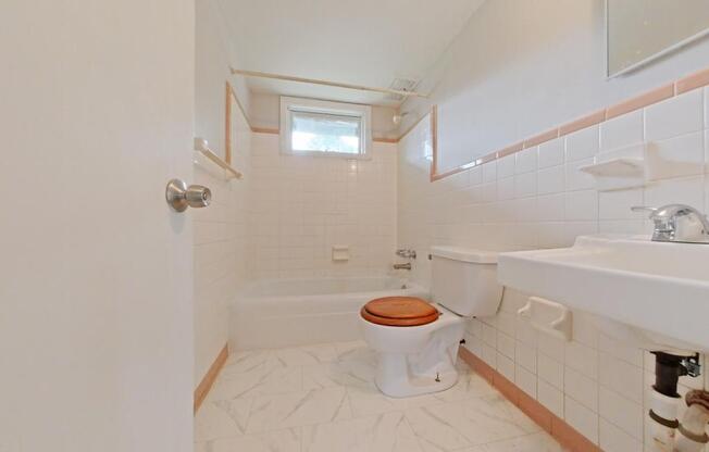 2 beds, 1 bath, $875, Unit UNIT A
