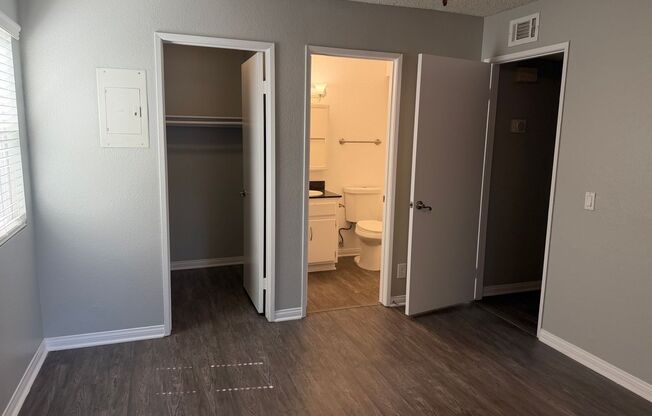 2 beds, 2 baths, 967 sqft, $2,910, Unit 801