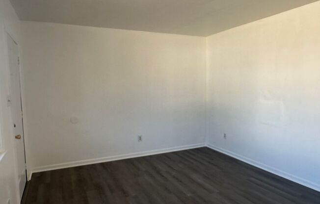 2 beds, 1 bath, $940