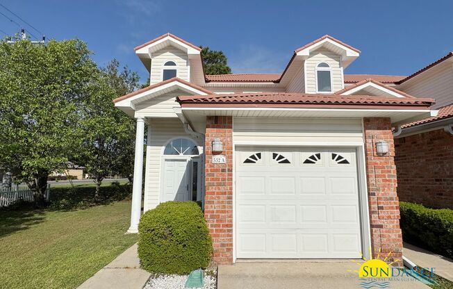 Bright & Spacious 2BR/1.5BA End-Unit Townhouse in Prime Niceville Location, Minutes from Eglin AFB!