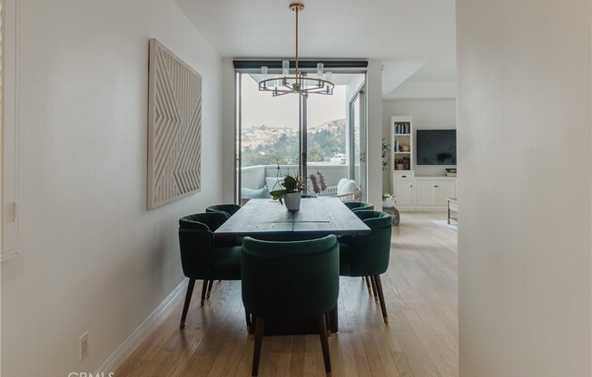 1 bed, 2 baths, 912 sqft, $3,600, Unit 1008