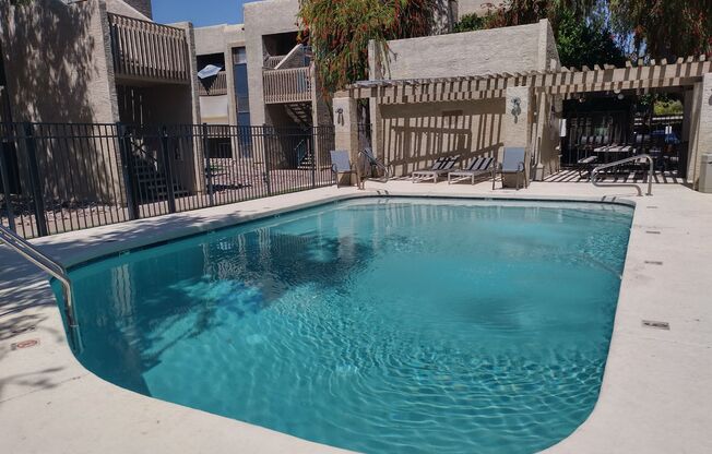 2 beds, 2 baths, 950 sqft, $1,400, Unit 212