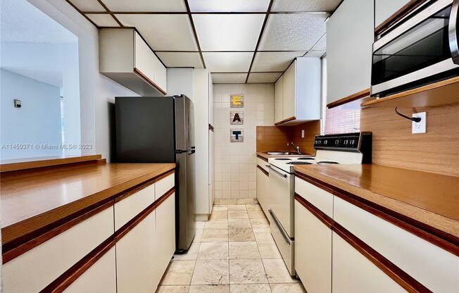 424 SW 7 ST