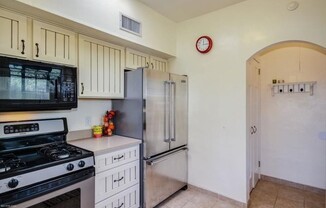 3 beds, 2 baths, $2,300