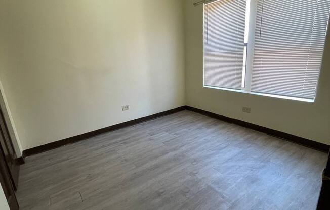 8050 S DREXEL AVE