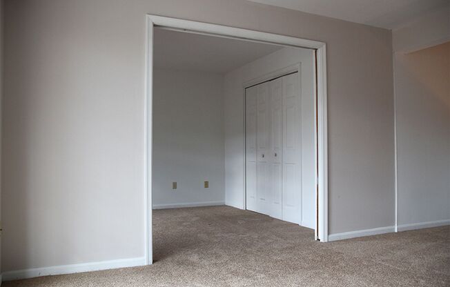 2 beds, 1 bath, 927 sqft, $1,900, Unit 522