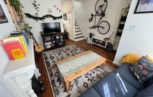 2BR HSE w/ HW Fl, W/D, Yard
