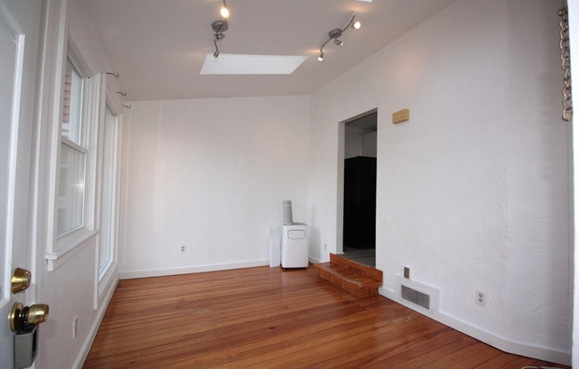 16 MIDDLESEX ST