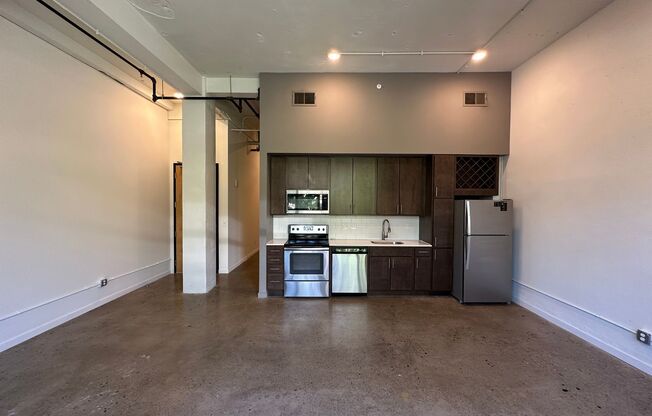 1 bed, 1 bath, 754 sqft, $1,425, Unit 302