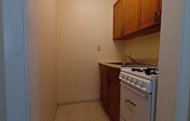 1 bed, 1 bath, 500 sqft, $695, Unit 409-10