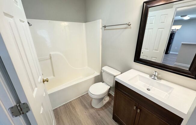 1 bed, 1 bath, 779 sqft, $1,150, Unit 5130 R