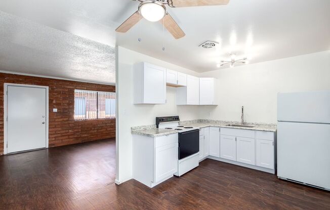 1000-1002 S. Dorsey Lane