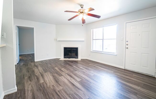 2 beds, 1 bath, 746 sqft, $939, Unit 718