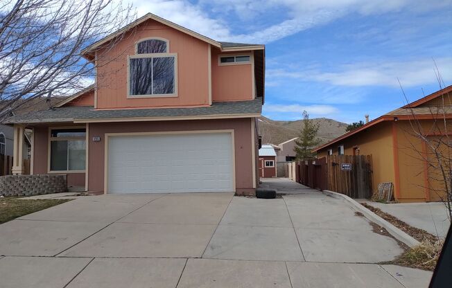 Spacious 3 bedroom| 2.5 bathroom home in Reno! Available now