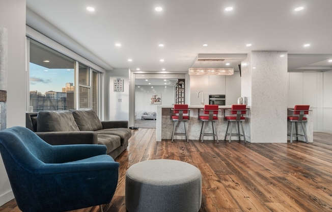 3 beds, 3 baths, 1,640 sqft, $6,500, Unit 6F