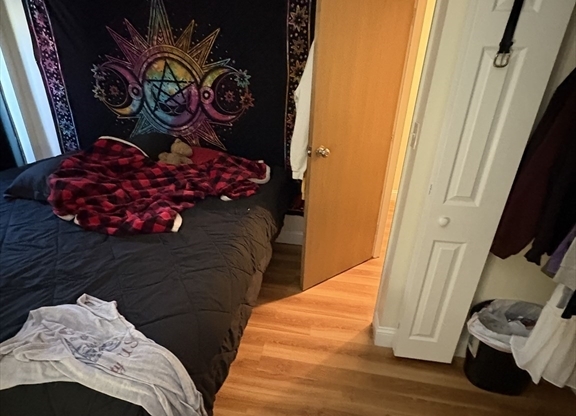 3 beds, 1 bath, $4,500, Unit 4