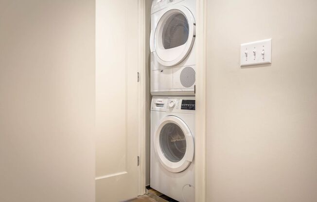 1 bed, 1 bath, $2,800, Unit 201