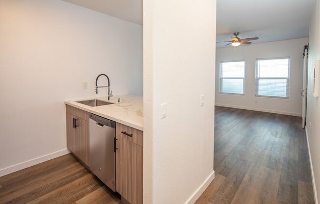 1 bed, 1 bath, 717 sqft, $2,395, Unit 6