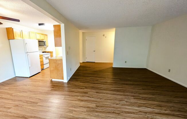 View Ridge / Everett 2 Bedroom Top-Floor Condo