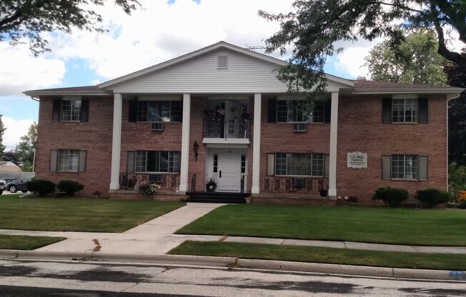 August Management presents the Colonial Apartments in New Holstein