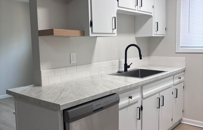 2 beds, 1 bath, 735 sqft, $1,375, Unit 5701-25