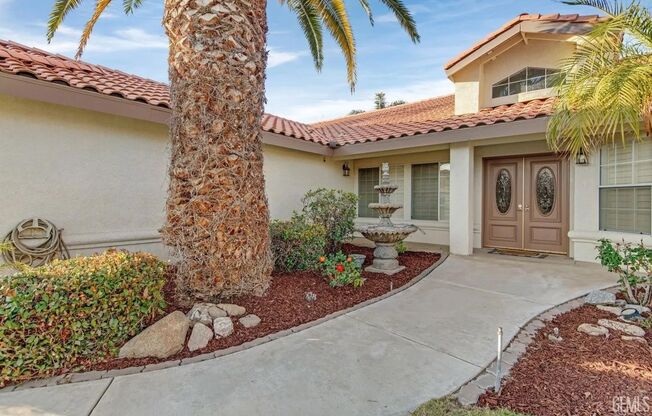 14004 Las Entradas - Gorgeous NW remodeled home with POOL and SPA. Remodeled with putting green and astroturf!!! Call today $3275Rent and $3275Deposit